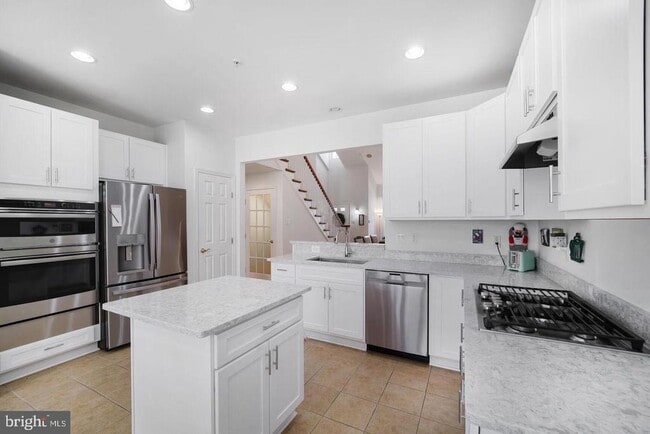 Building Photo - 2157 Vittoria Ct