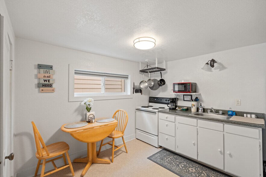 Building Photo - 451 Broad St