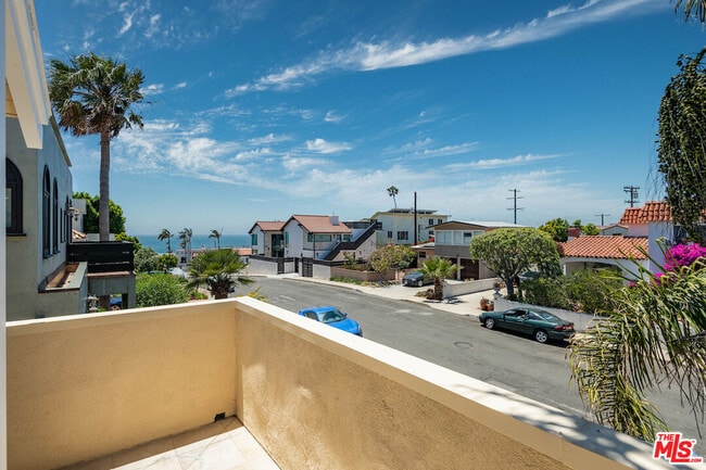 Building Photo - 224 Sunridge St