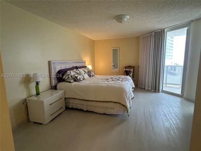 Building Photo - 16711 Collins Ave