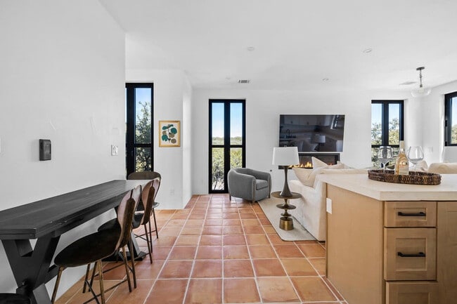 Building Photo - 2701 Bumble Bee Dr