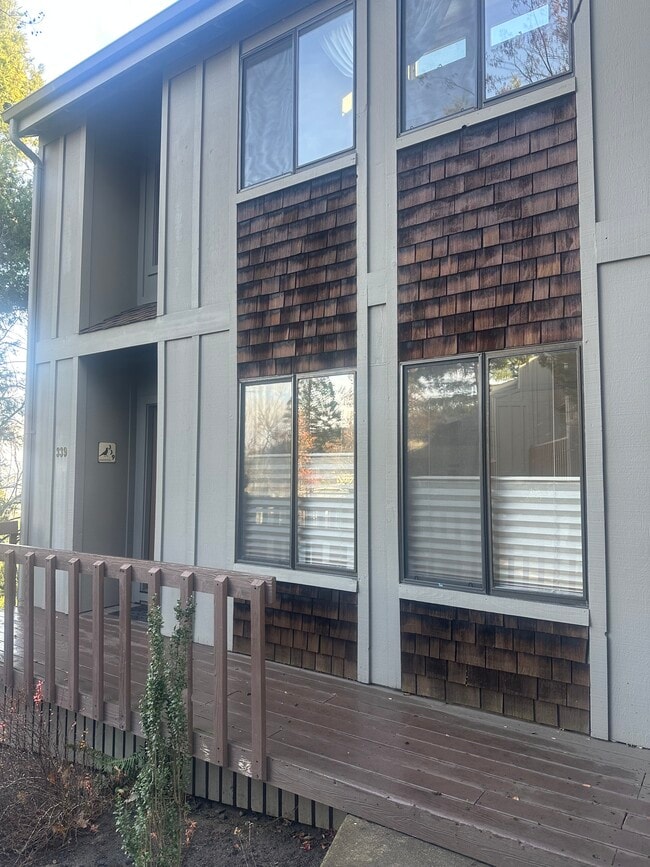 Building Photo - 339 Ravenwood Pl