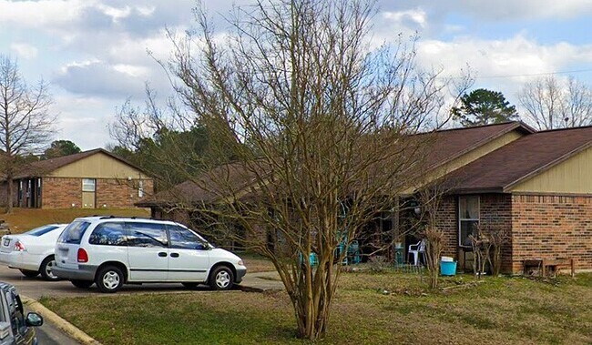 Building Photo - 344 Redbud Ln