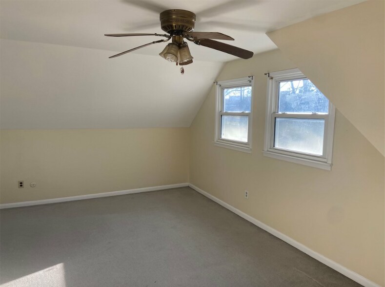 Building Photo - 5927 Holland Rd