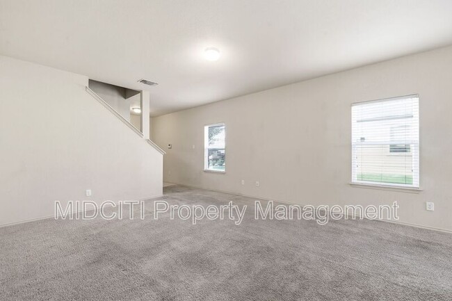 Building Photo - 205 Tallow Trl