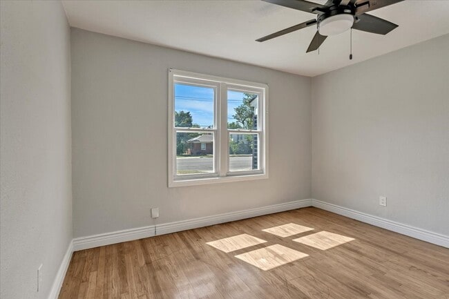 Building Photo - 4604 N Rockwell Ave