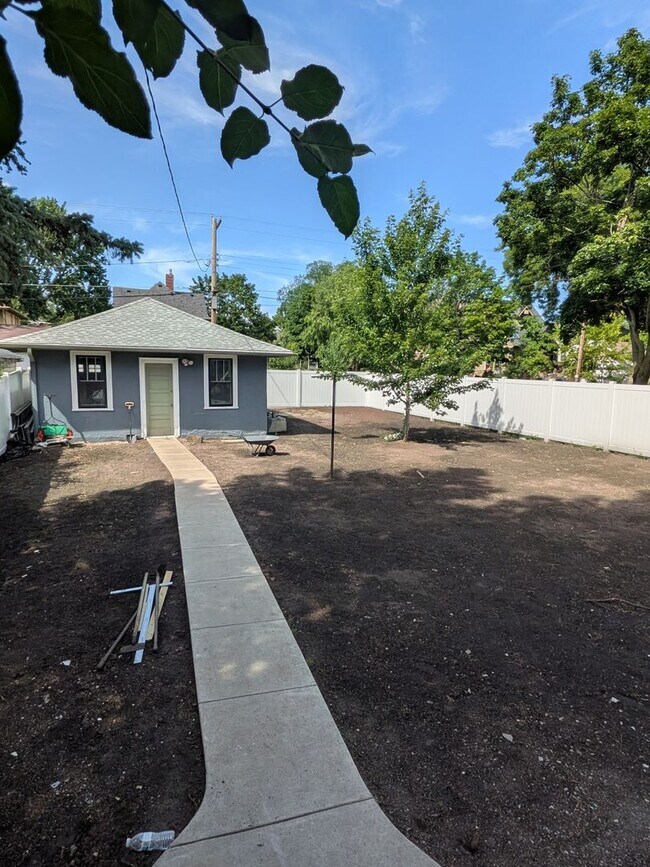 Building Photo - Charming 5-bedroom home in the heart of Hamline–Midway!