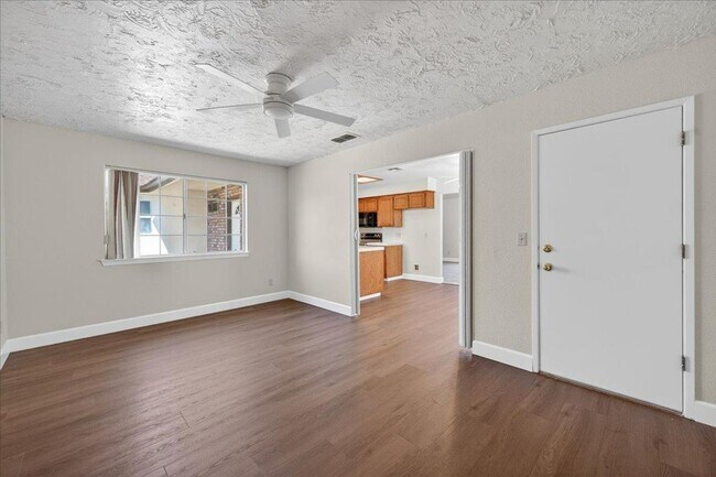 Building Photo - Nicely Remodeled North Fresno 3/2