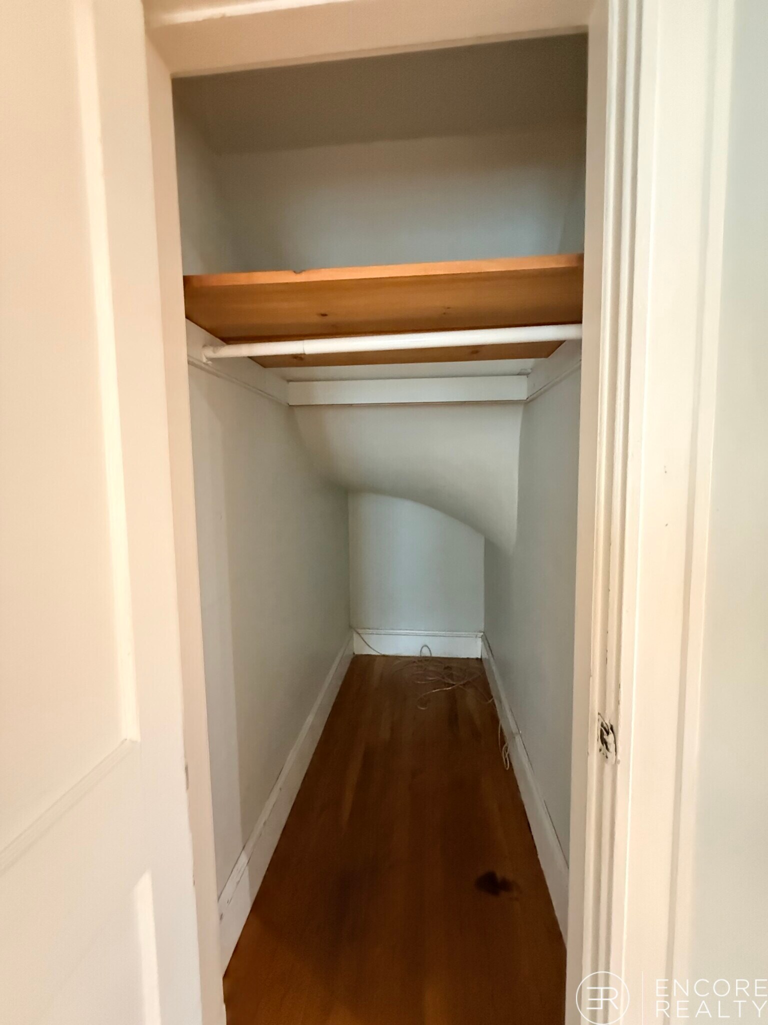 Building Photo - 723 Bennington St