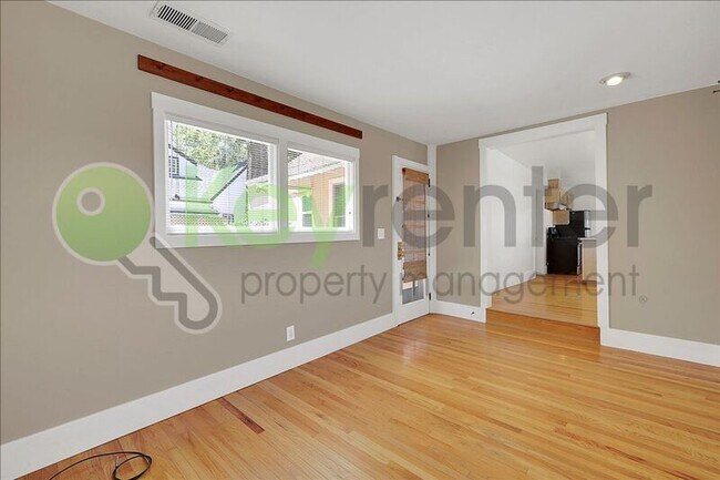 Building Photo - 2933 27th St