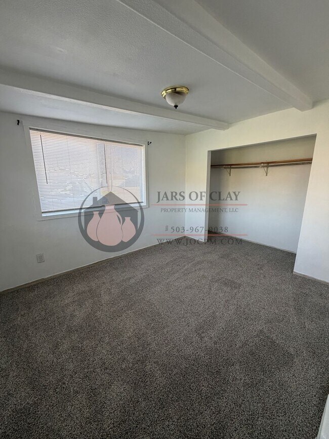 Building Photo - Single Level House- Ready to Move In