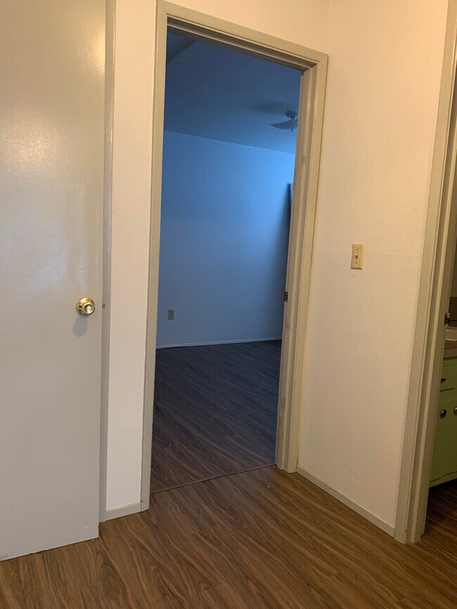 Building Photo - Cute 3 Bedroom 1 Bath in Tacoma!! Half Off...