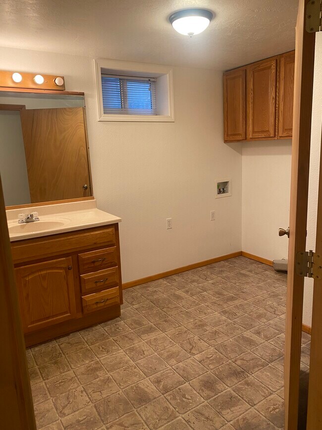 Building Photo - 132 N Bliss St