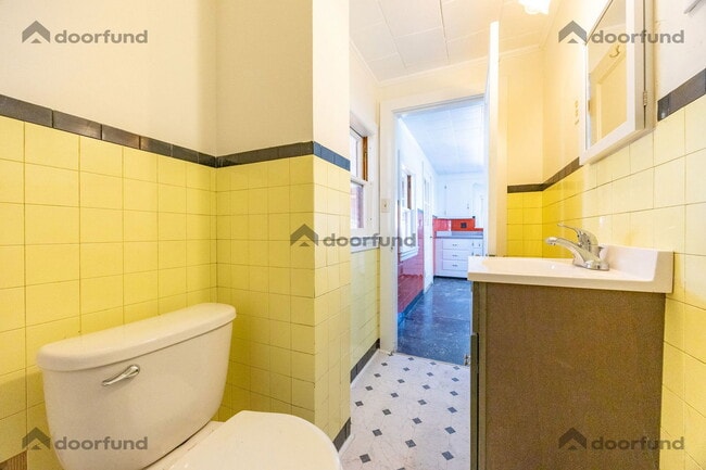 Building Photo - 12 Page St