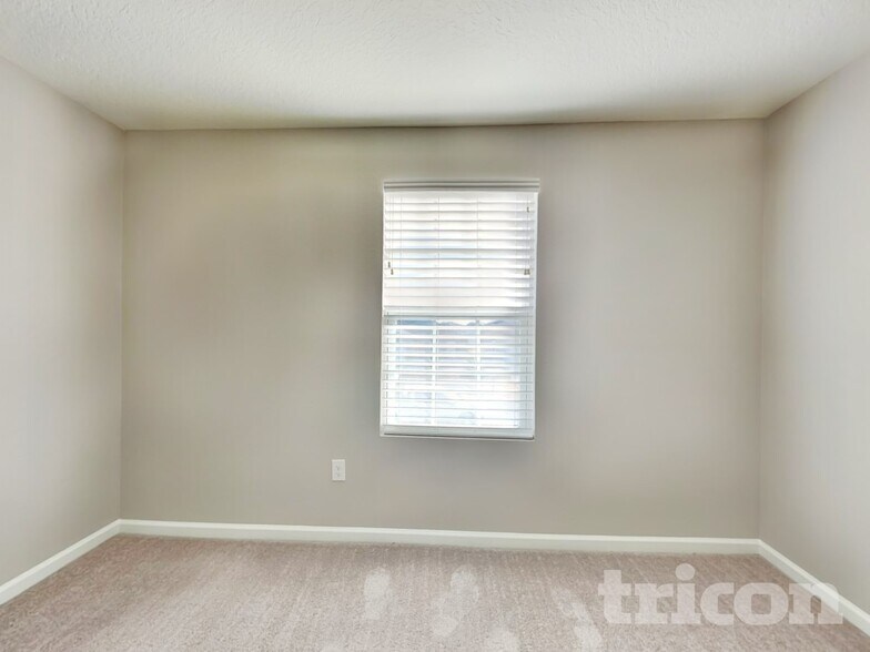 Building Photo - 1008 Talon Ln