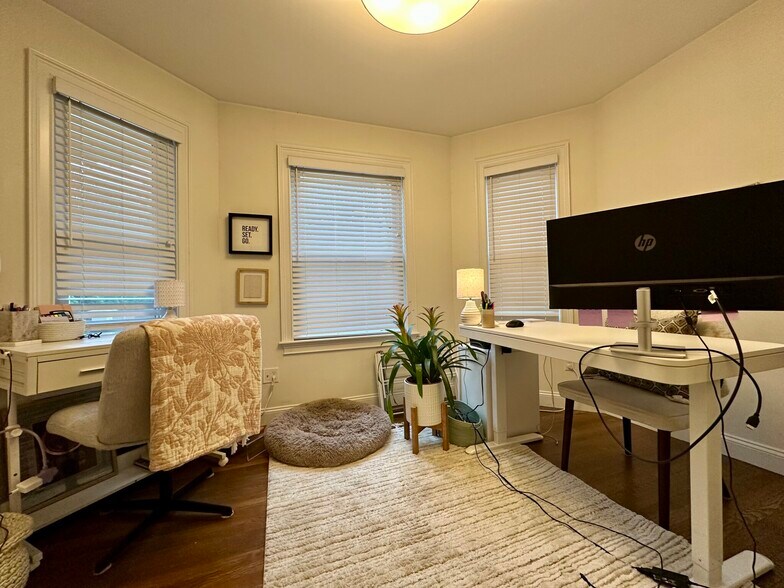 Building Photo - 21 Bellevue St