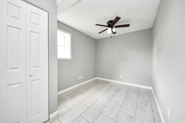 Building Photo - 7919 Brays St