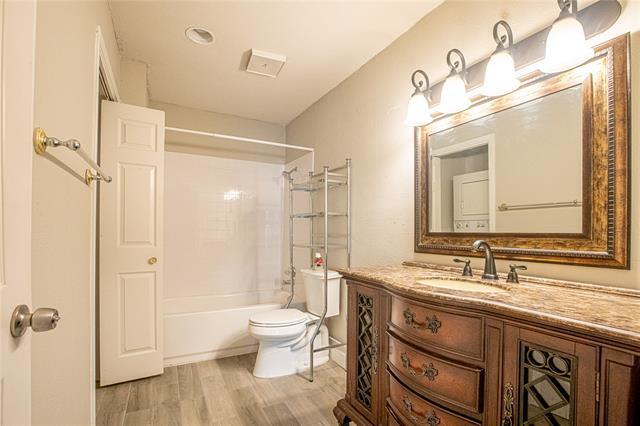 Building Photo - 2428 Forest Brook Ln