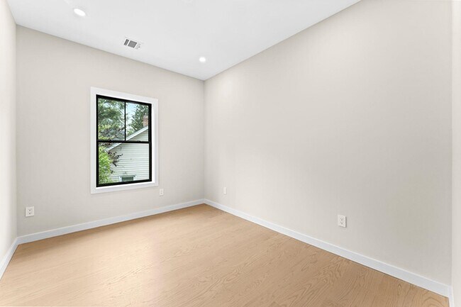 Building Photo - 165 Jefferson Ave