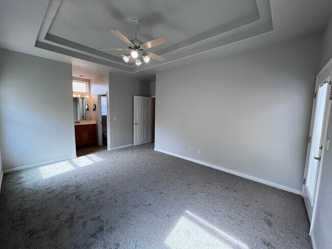 Building Photo - Townhome in Sky Ridge