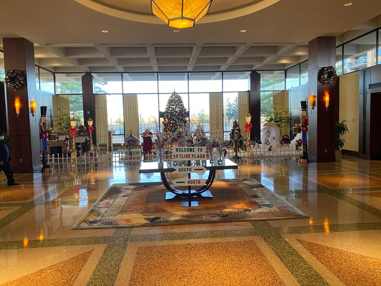 Lobby - 3701 S George Mason Dr