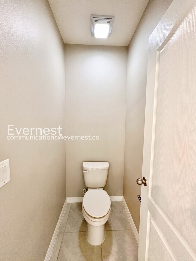 Building Photo - Limited Time Special Offer / 5 Bed/3 Bath Home with Garage / Pet-Friendly / Vouchers Accepted / A...