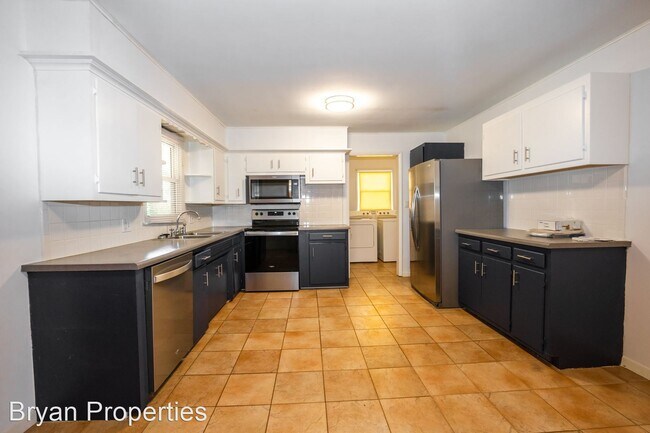 Building Photo - 3 br, 2 bath House - 2825 S. Stewart Ave