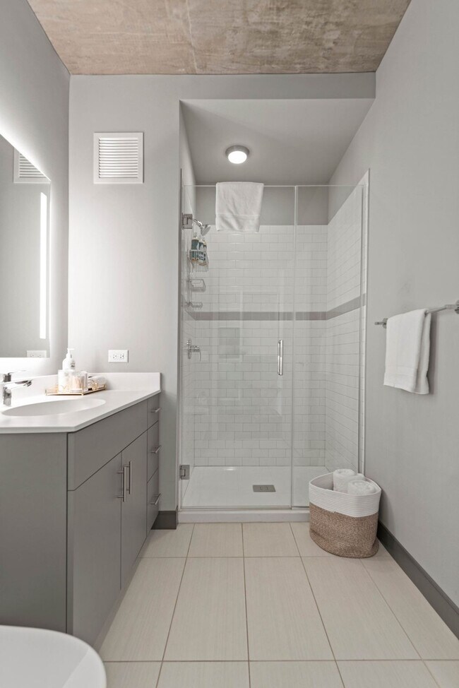 Building Photo - 1314 W Randolph St