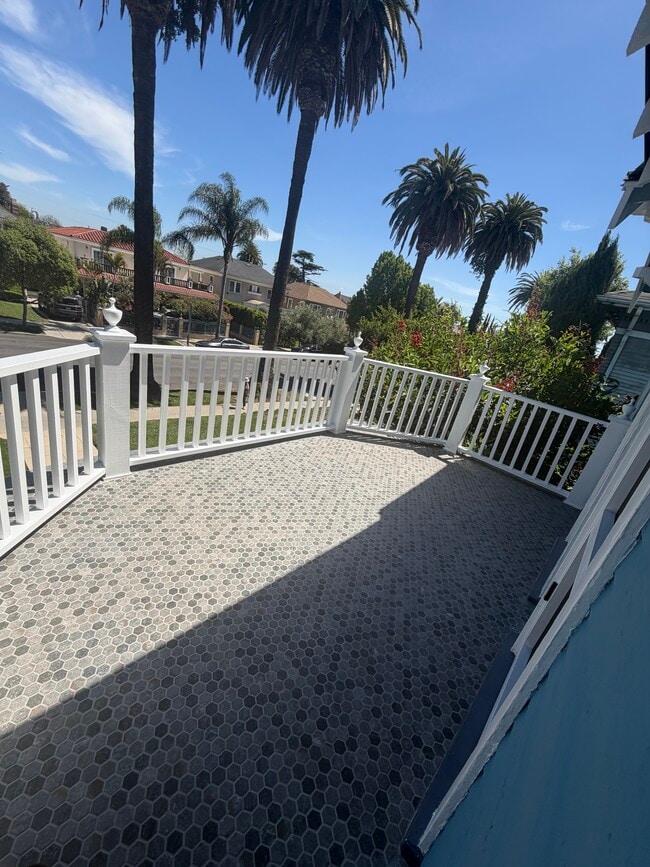 Widows Walk Balcony - 713 S Bronson Ave
