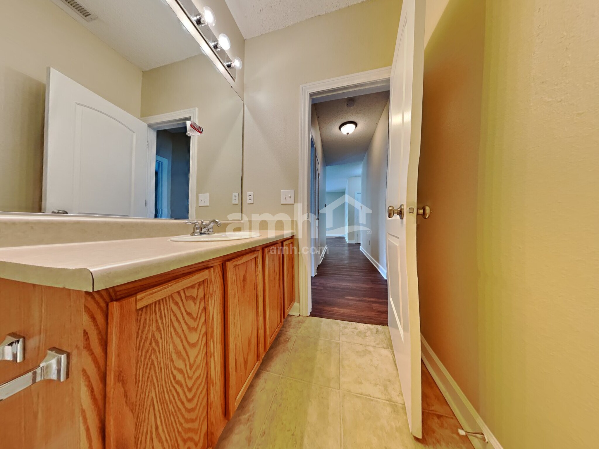 Building Photo - 9675 Lomax Dr