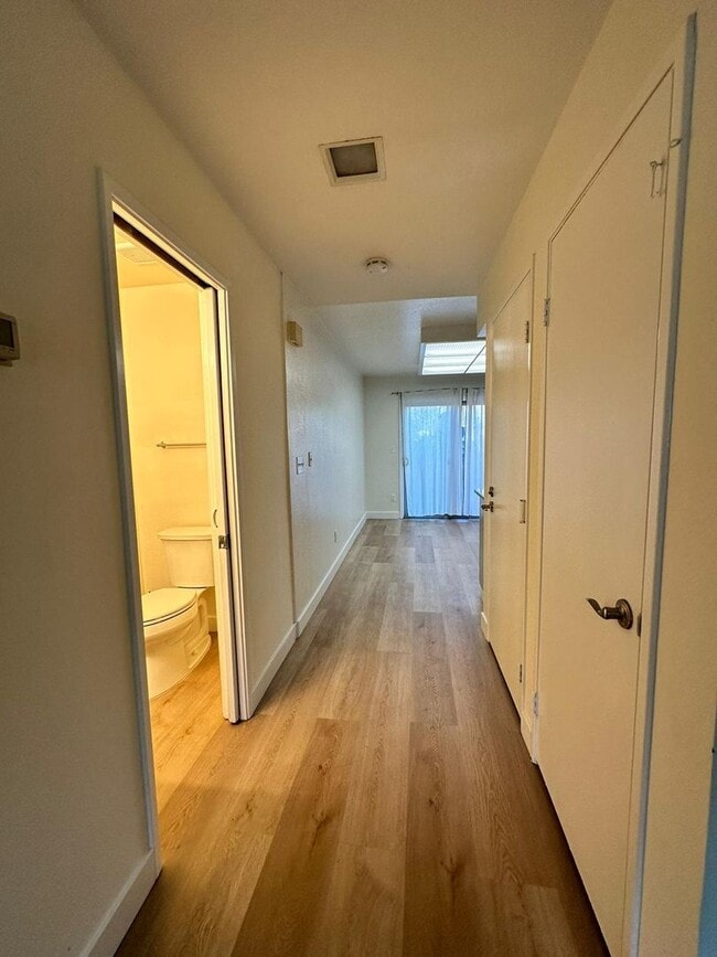 Building Photo - Cozy Beautiful Townhouse for Rent