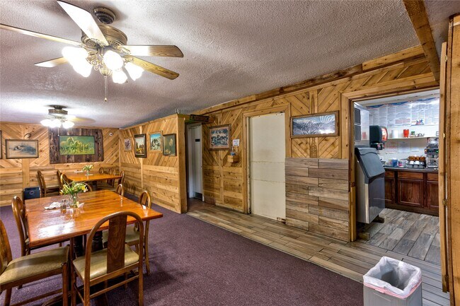 Building Photo - 2414 S Gordon St