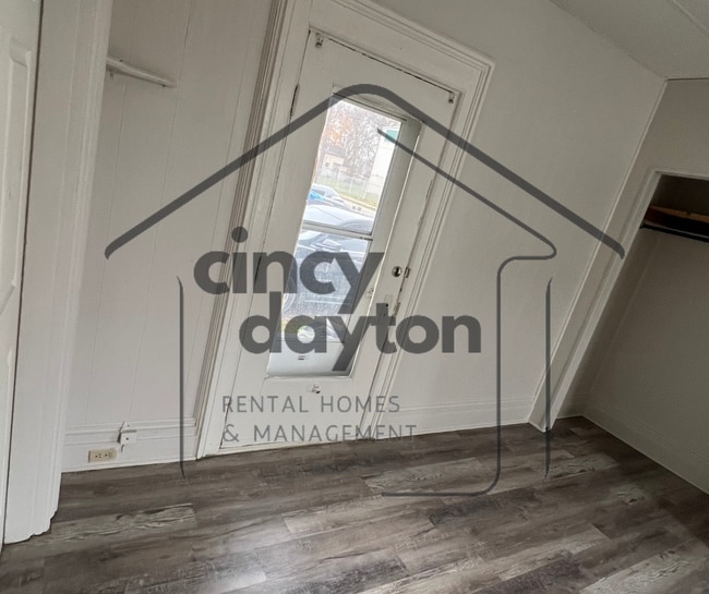 Building Photo - 110 N River St