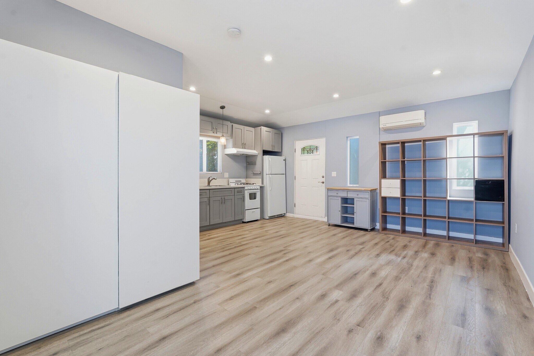 Building Photo - 5862 Beck Ave