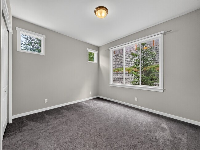 Building Photo - 15249 NE Woodland Pl
