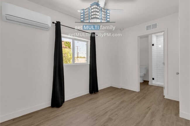 Building Photo - 325 N 17th Dr