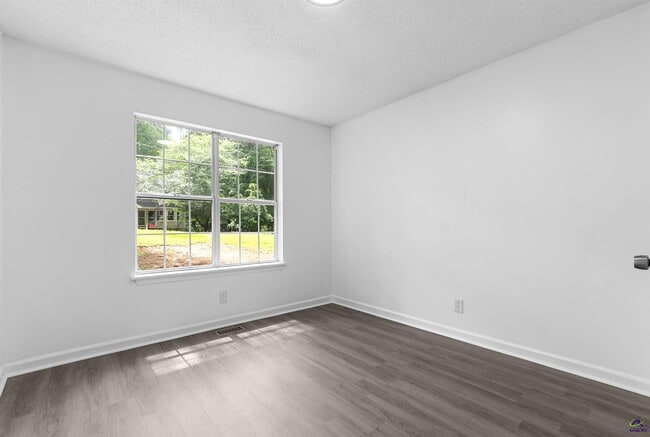 Building Photo - 118 Greentree Pkwy
