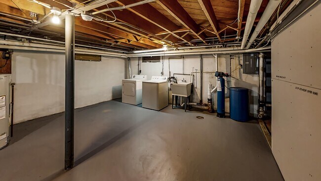 Building Photo - 625 N Blackhawk Ave