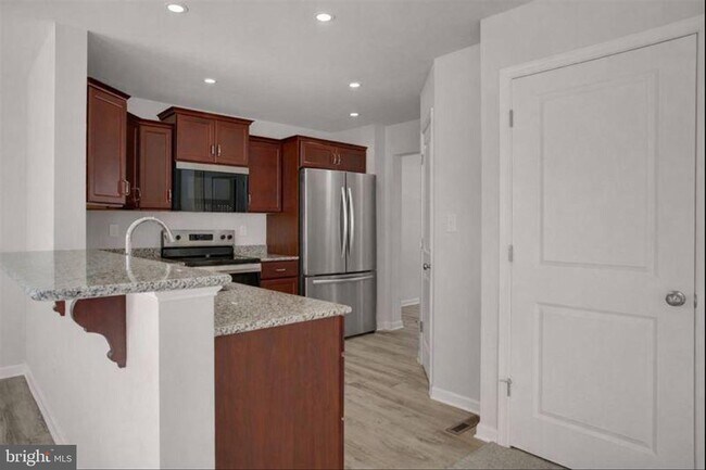 Building Photo - 601 Exeter Ln