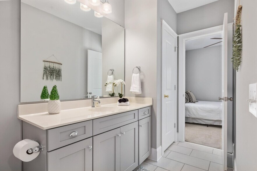 Building Photo - 1175 Leesville St