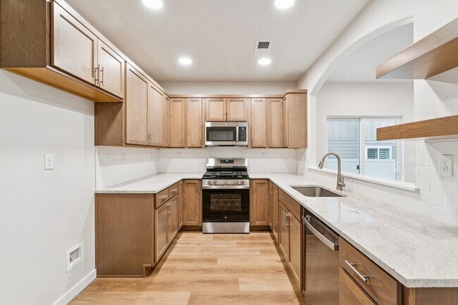 Building Photo - 2046 E Cave Falls St