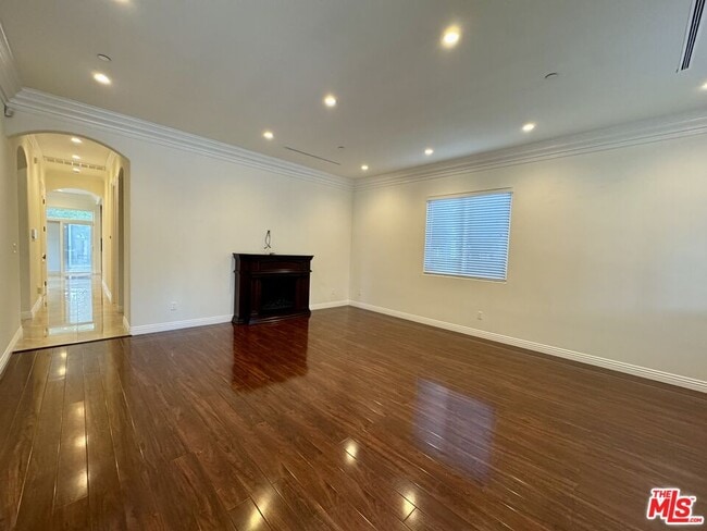 Building Photo - 6234 Carpenter Ave