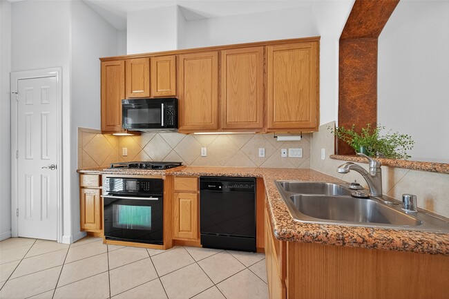 Building Photo - 7926 Stoneyway Dr