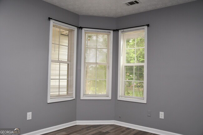 Building Photo - 5932 Homestead Cir