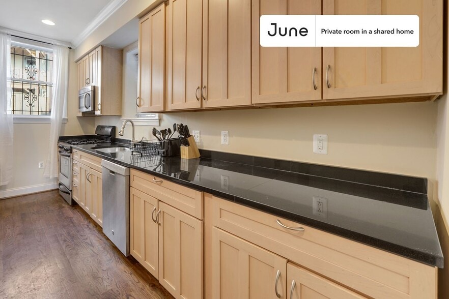 Building Photo - Room in Shared 3 bed/2.5 bath home in Columbia Heights
