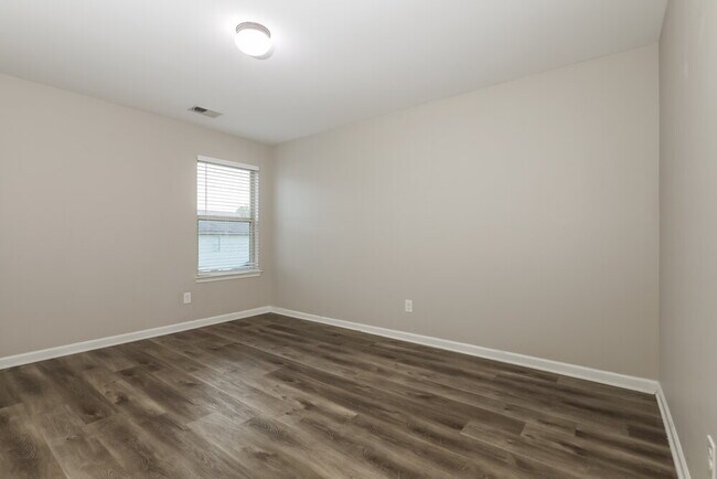 Building Photo - 2664 Calvary Dr