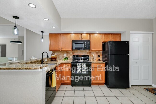 Building Photo - 2954 Sadina St