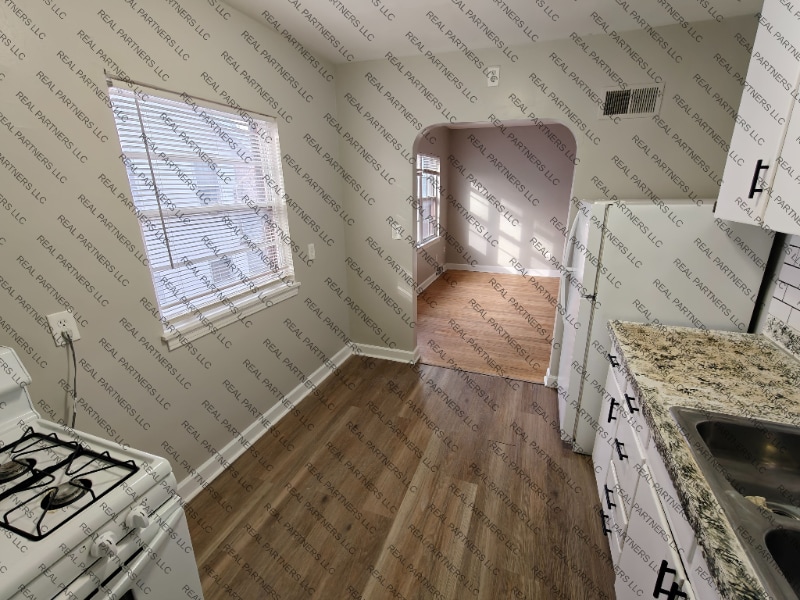 Building Photo - 417 W 14th St