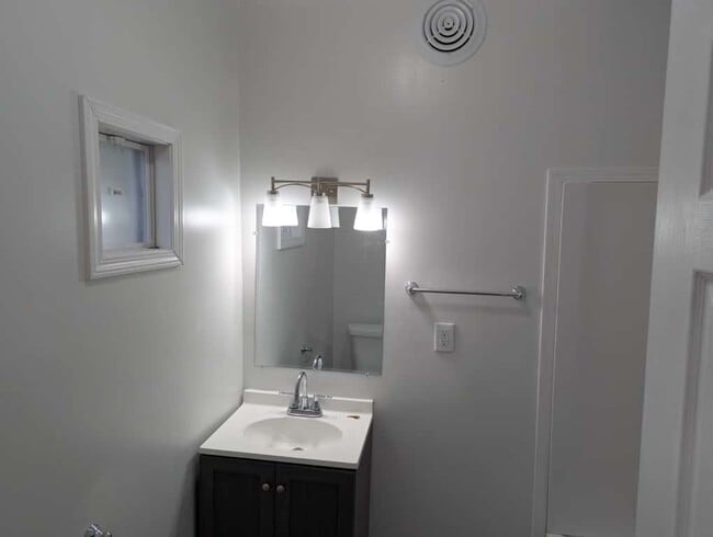Building Photo - Charming, remodeled home in Tuscola