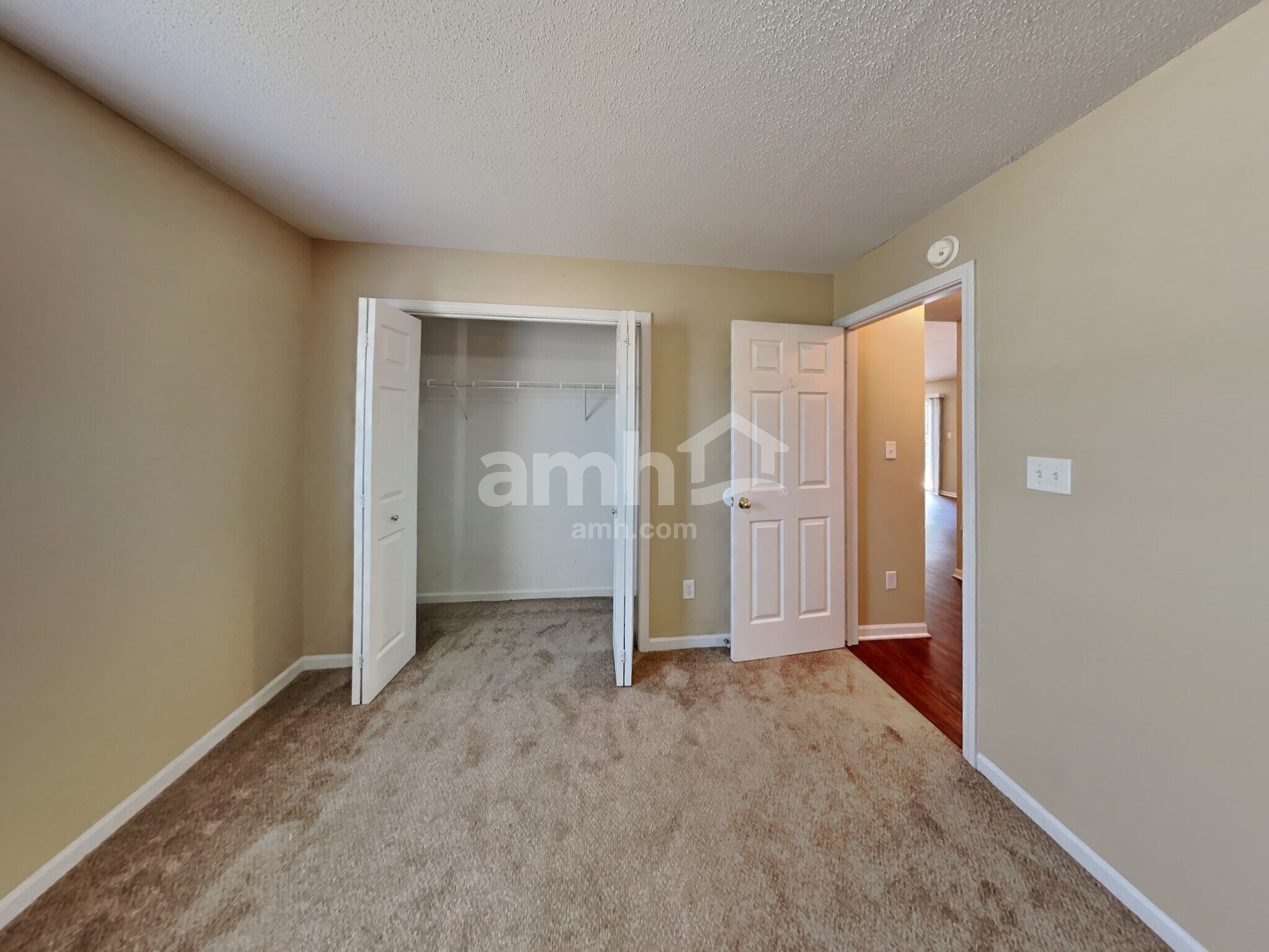 Building Photo - 950 Millbrook Dr